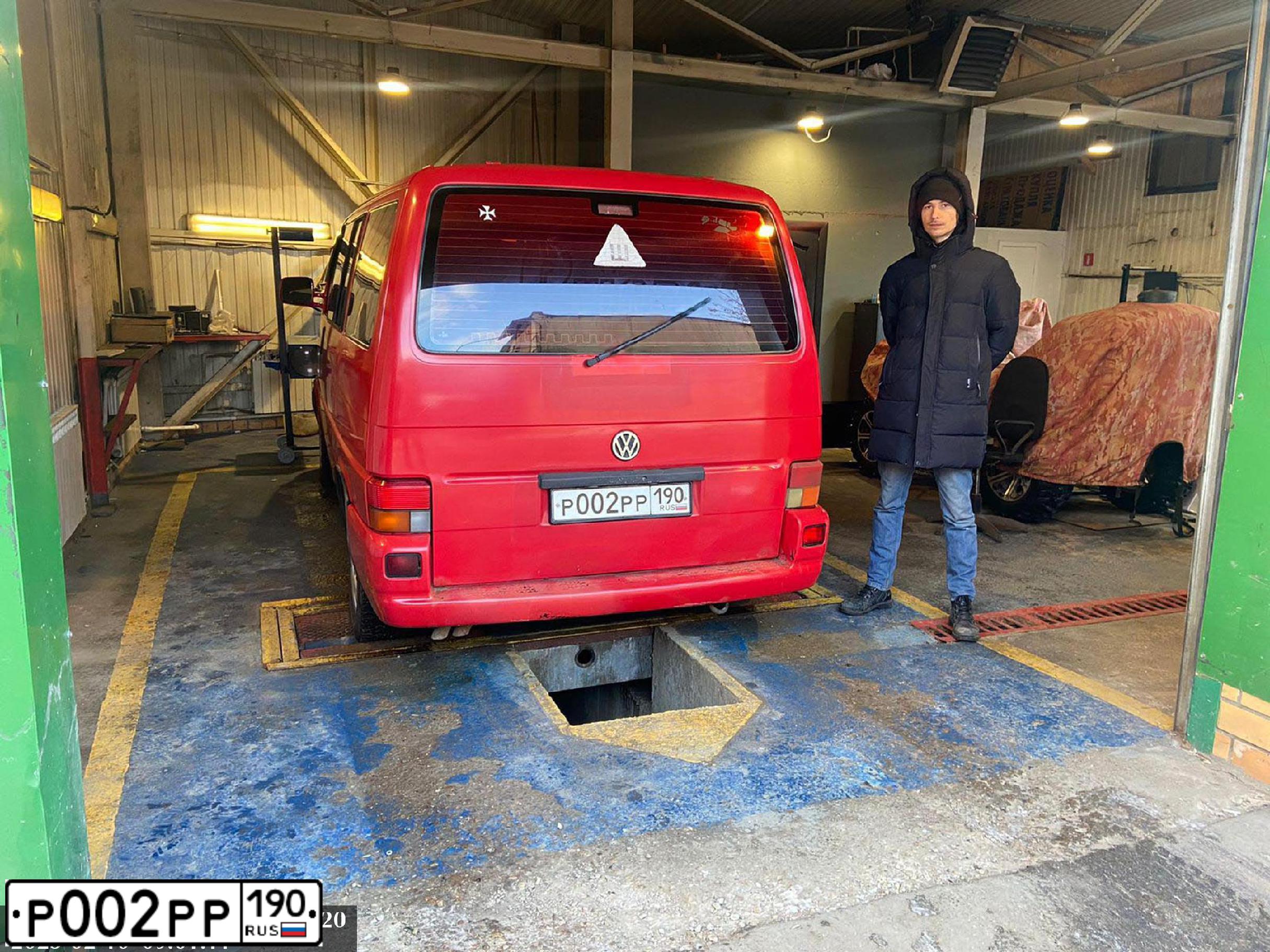 Фото автомобиля MERCEDES G-KLASSE, 1998 — госномер Р002РР190. Цвет: ЧЕРНЫЙ