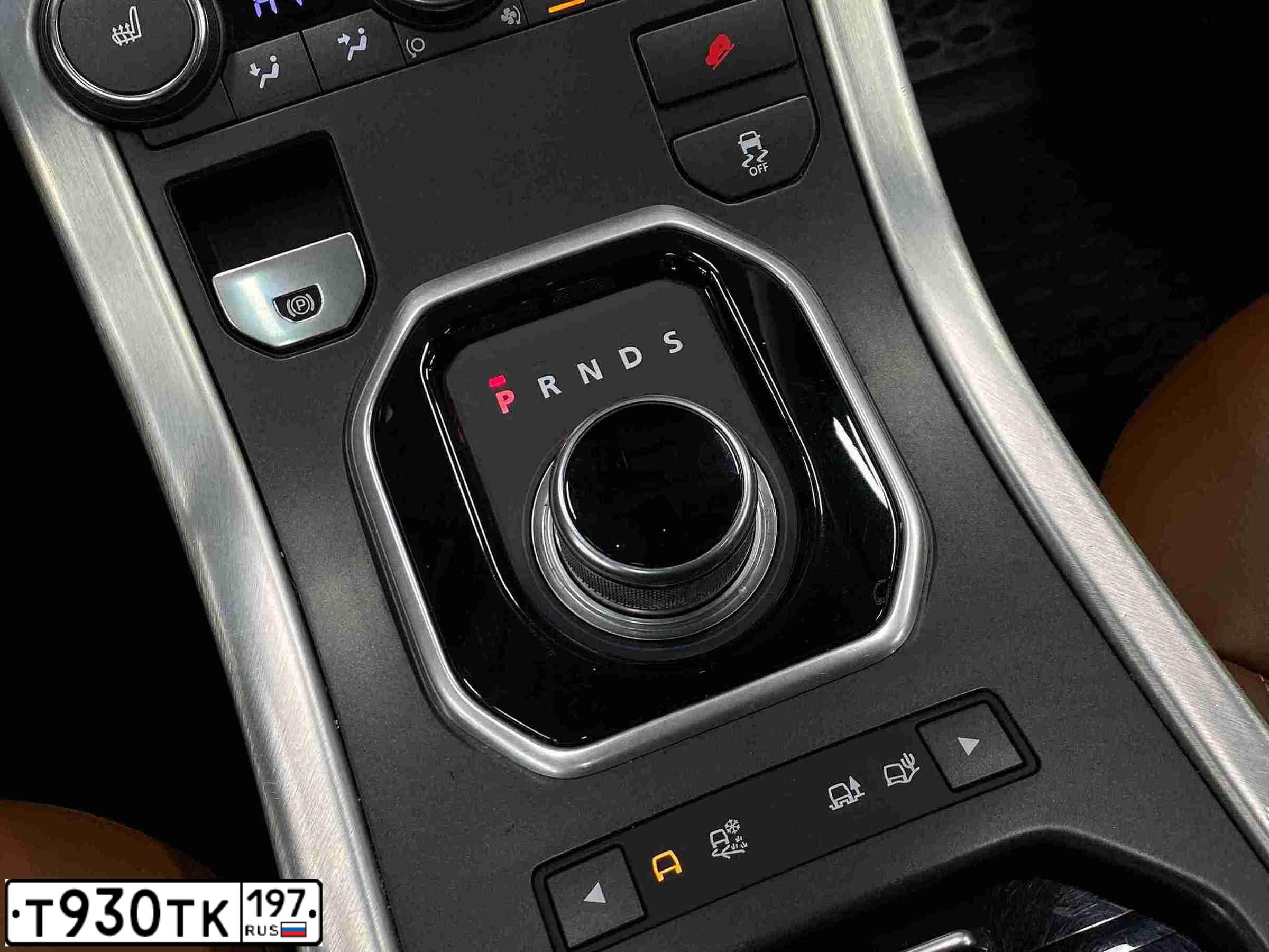 Фото автомобиля LAND ROVER RANGE ROVER EVOQUE, 2012 — госномер С280СВ40. Цвет: Красный