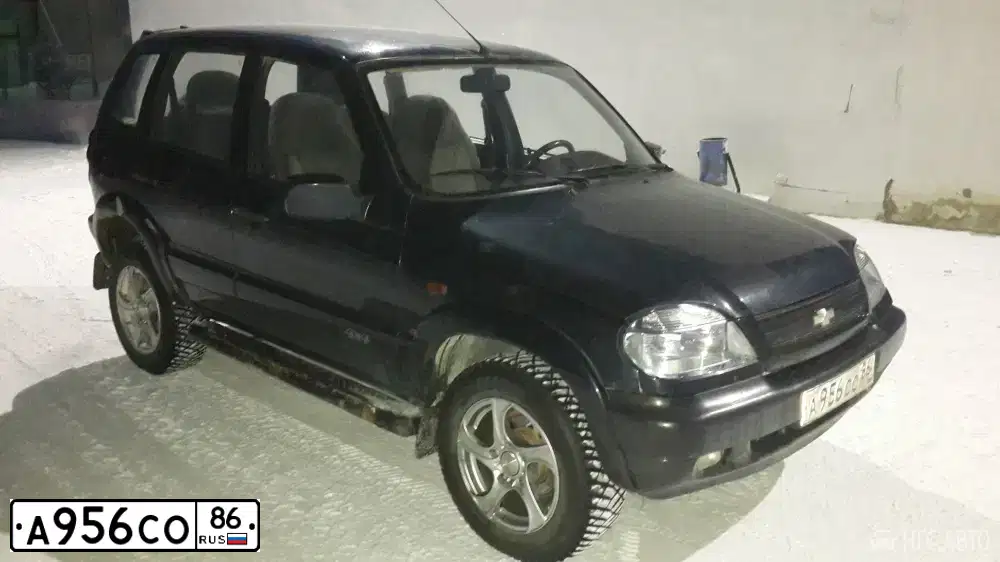 Фото автомобиля CHEVROLET NIVA, 2008 — госномер А956СО86. Цвет: Черно-Синий Металлиик