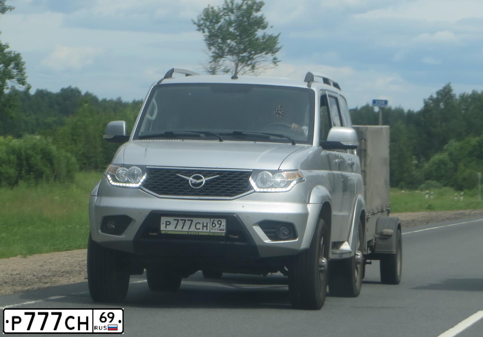 Фото автомобиля UAZ 3163 PATRIOT, 2018 — госномер О029ТУ790. Цвет: СЕРЕБРИСТЫЙ МЕТАЛИК