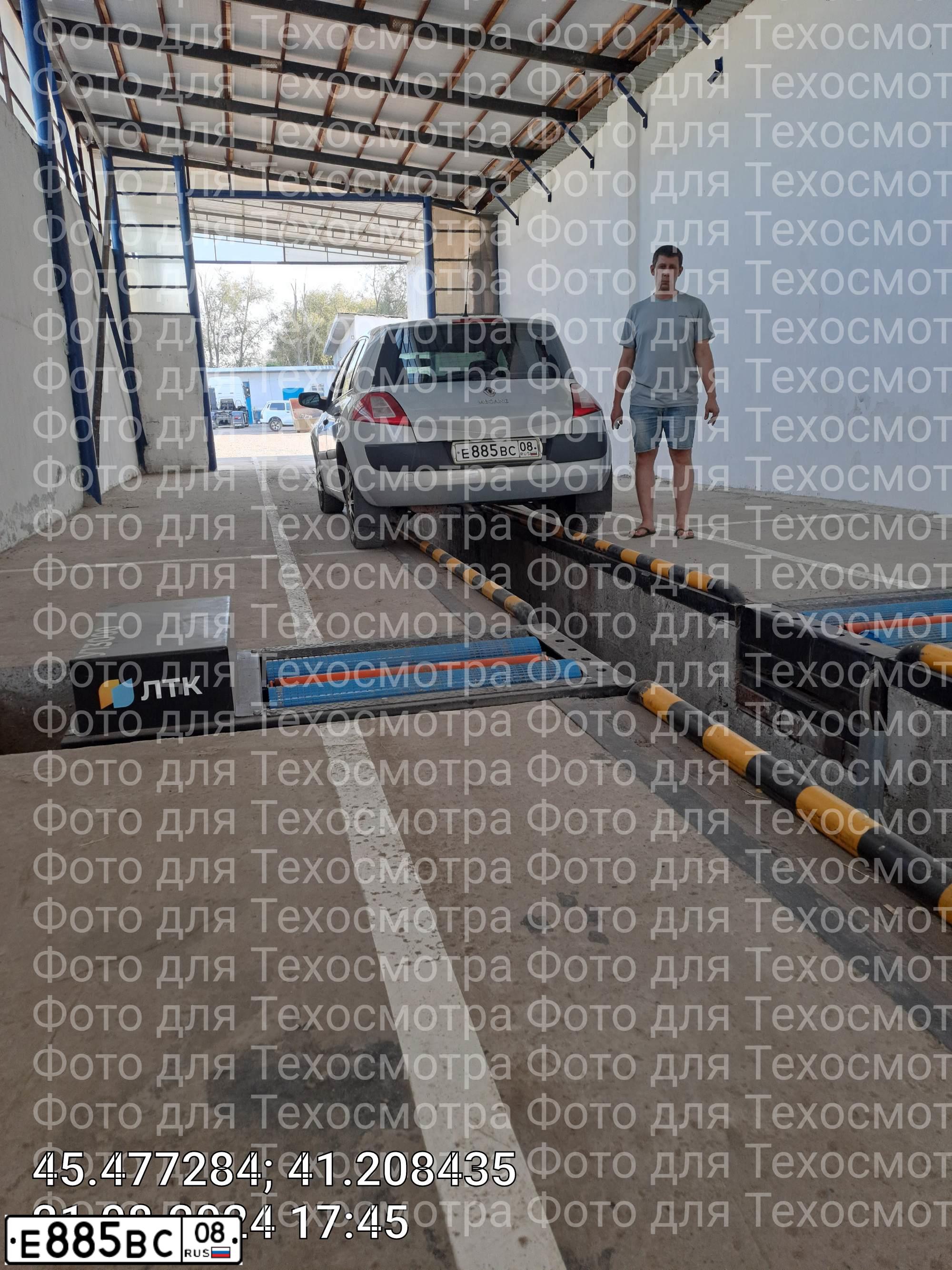 Фото автомобиля RENAULT MEGANE, 2004 — госномер Т088ТТ08. Цвет: Светло-Серо-Голубой