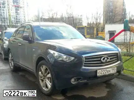 Фото автомобиля INFINITI QX70 /FX/, 2012 — госномер О222ВК190. Цвет: ЧЕРНЫЙ