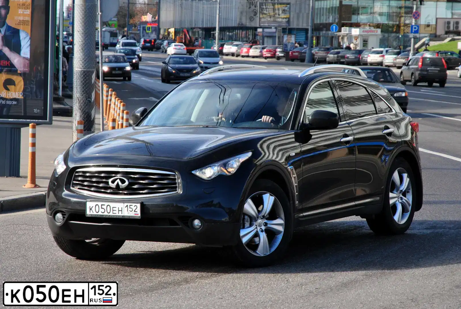 Фото автомобиля INFINITI QX70 /FX/, 2010 — госномер К050ЕН152. Цвет: ЧЕРНЫЙ