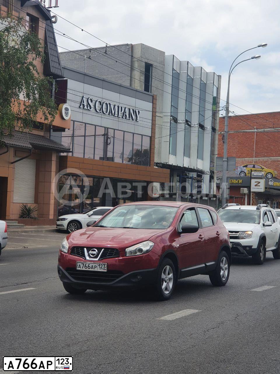 Фото автомобиля NISSAN QASHQAI, 2011 — госномер А766АР123. Цвет: Красный
