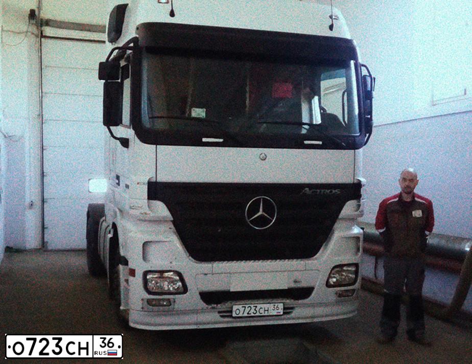 Фото автомобиля MERCEDES ACTROS, 2011 — госномер О723СН36. Цвет: Белый