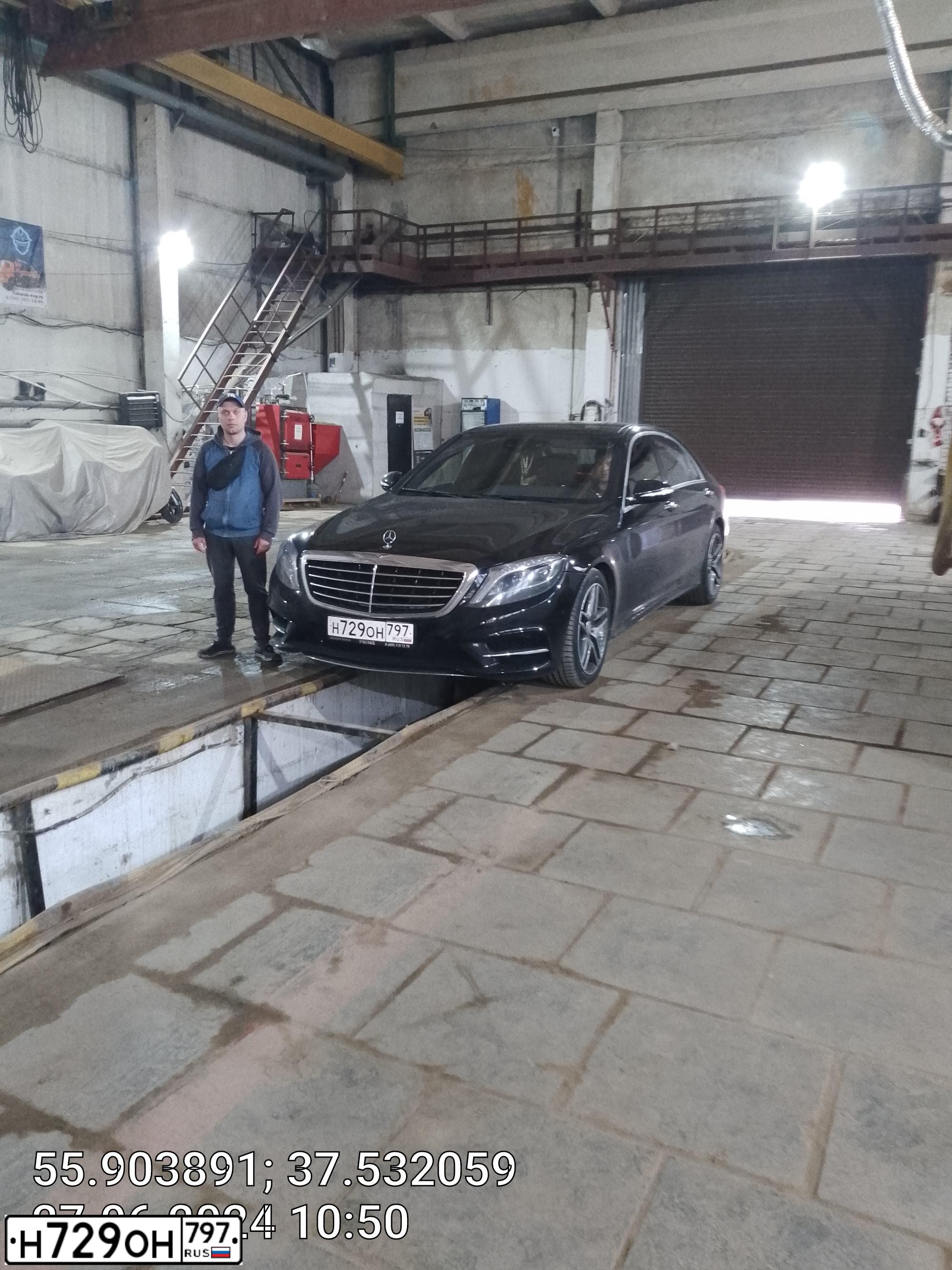 Фото автомобиля MERCEDES-BENZ S500, 2015 — госномер Р757КА977. Цвет: ЧЕРНЫЙ