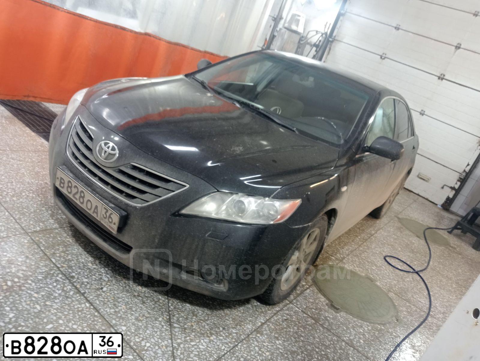 Фото автомобиля GAZ 3102 WOLGA, 2003 — госномер В828ОА36. Цвет: Серебристый