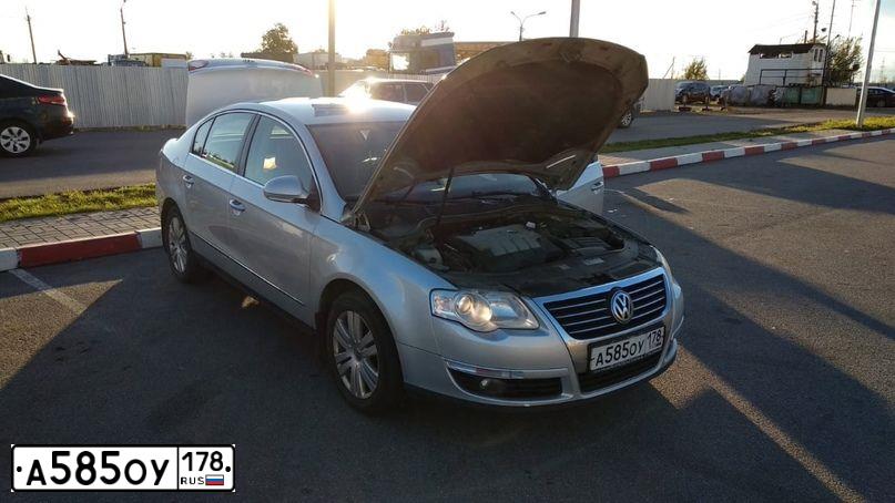 Фото автомобиля VOLKSWAGEN PASSAT, 2010 — госномер А585ОУ178. Цвет: Серебристый