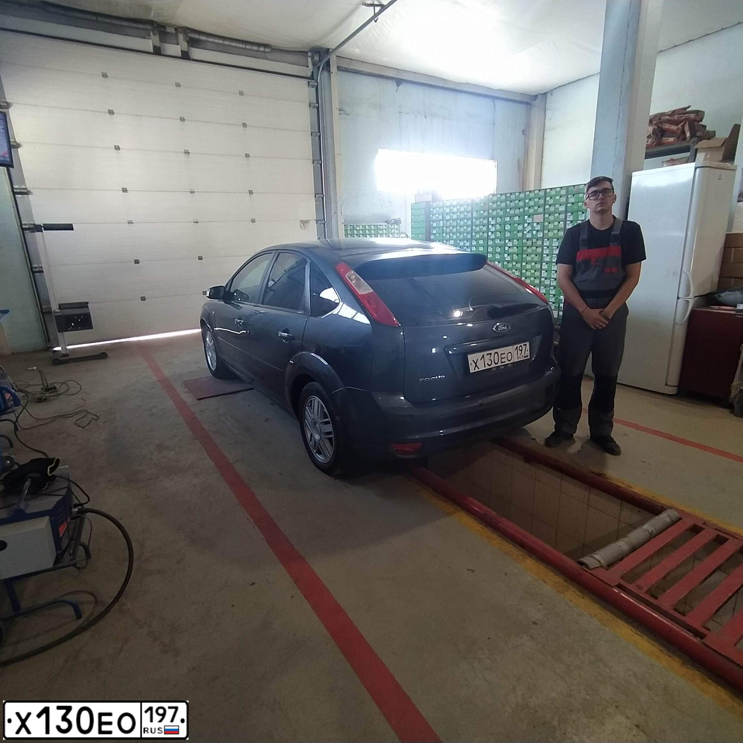 Фото автомобиля FORD FOCUS, 2008 — госномер О077КК77. Цвет: ТЕМНО-СЕРЫЙ