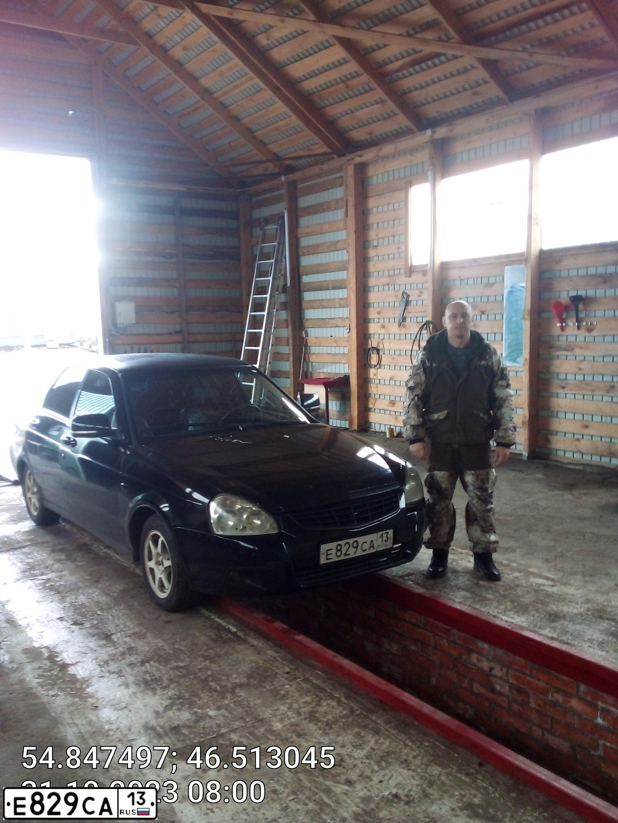Фото автомобиля LADA 2170 PRIORA, 2009 — госномер Е829СА13. Цвет: Сине-Черный