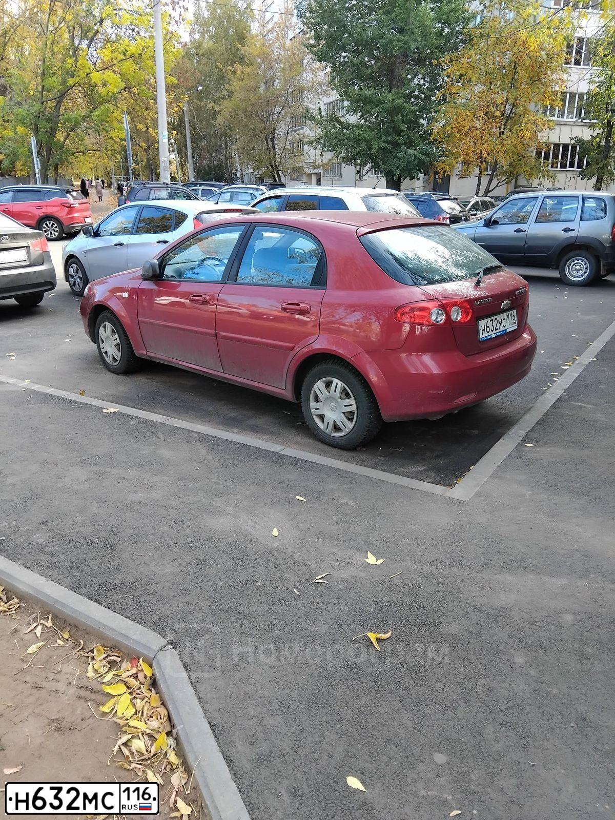 Фото автомобиля CHEVROLET LACETTI, 2011 — госномер Н632МС116. Цвет: КРАСНЫЙ