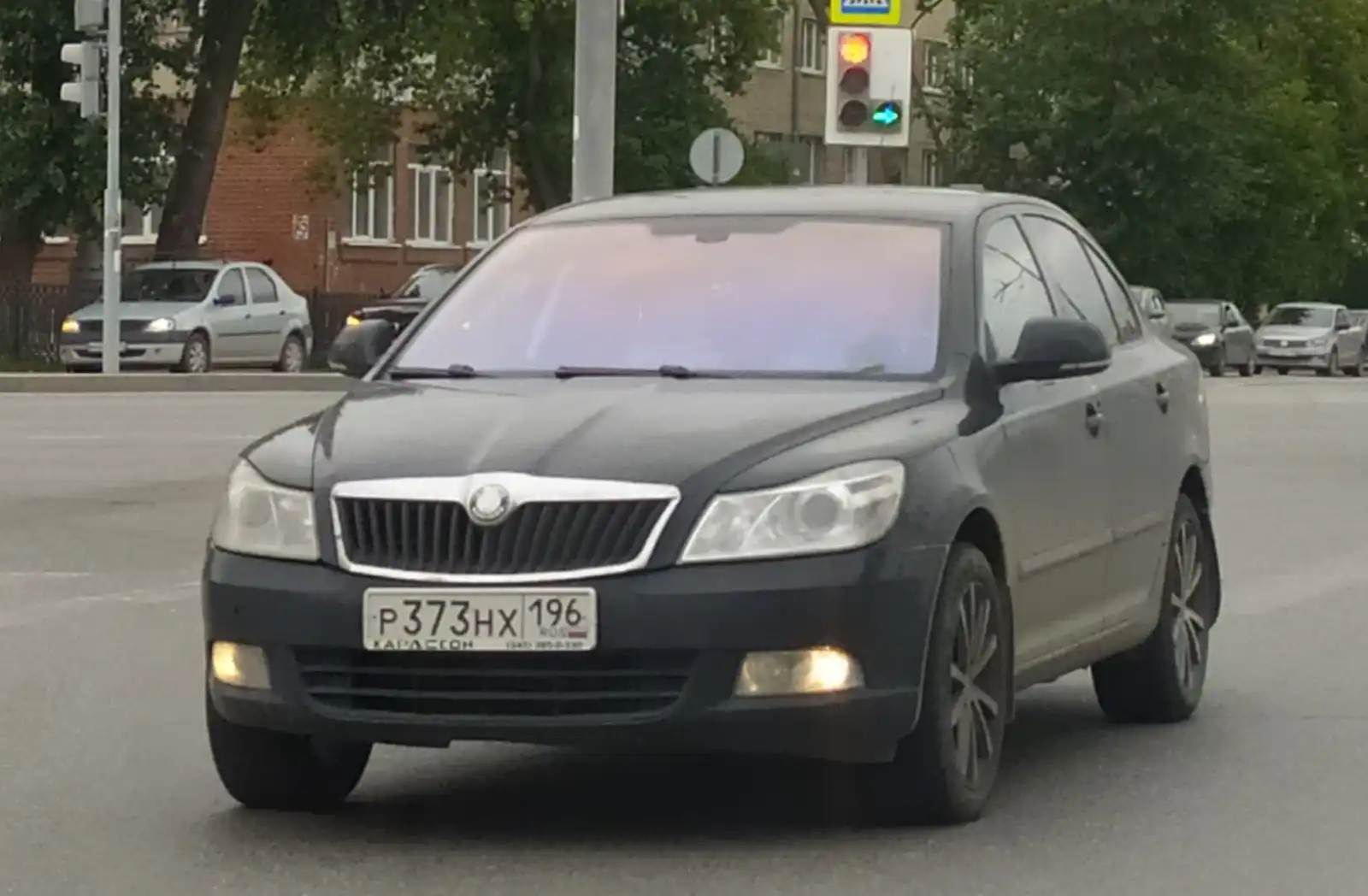 Фото автомобиля SKODA OCTAVIA, 2010 — госномер Т394ХВ196. Цвет: ЧЕРНЫЙ