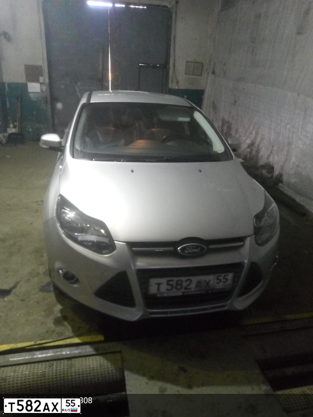 Фото автомобиля FORD FOCUS, 2013 — госномер С448АУ774. Цвет: СЕРЕБРИСТЫЙ