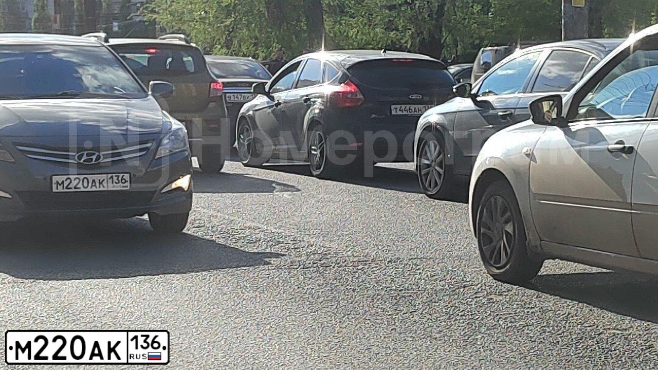 Фото автомобиля HYUNDAI SOLARIS, 2015 — госномер М220АК136. Цвет: ТЕМНО-СЕРЫЙ