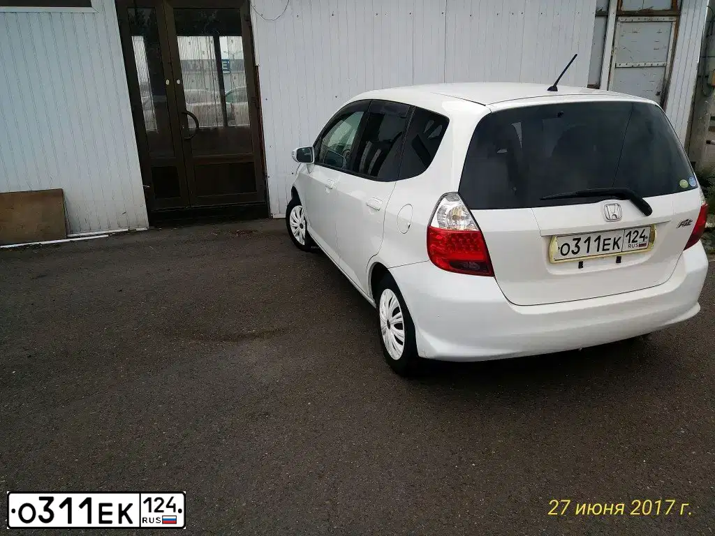Фото автомобиля HONDA FIT, 2004 — госномер О311ЕК124
