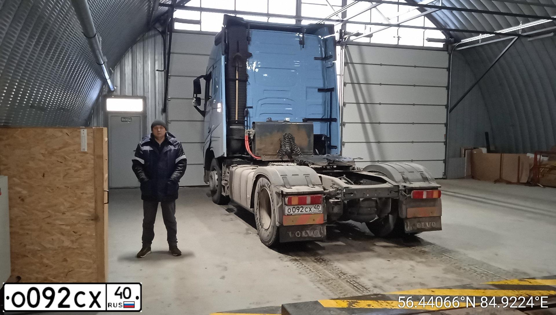 Фото автомобиля VOLVO SERIE FH /4X2/, 2019 — госномер О092СХ40. Цвет: синий
