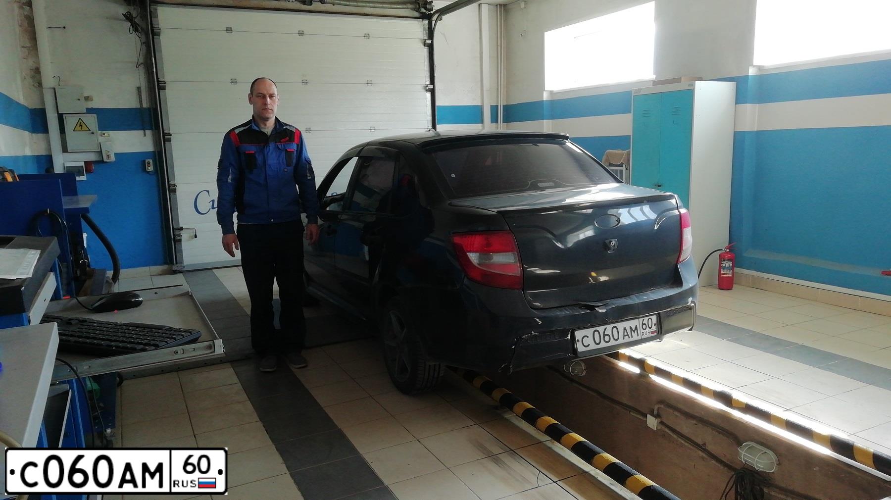 Фото автомобиля LADA 2190 GRANTA, 2012 — госномер М023ОУ178. Цвет: Сине-Черный