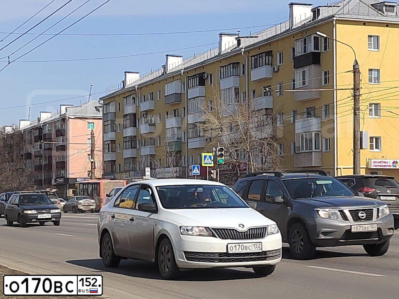 Фото автомобиля LADA LARGUS, 2015 — госномер О710ВС152. Цвет: Красный