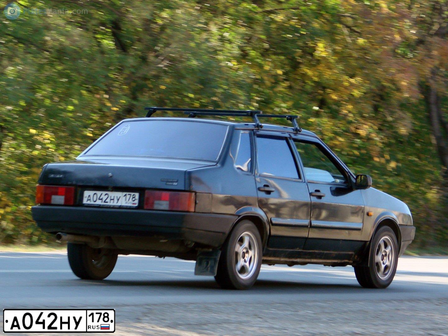 Фото автомобиля LADA 2109 SAMARA, 2004 — госномер А042НУ178. Цвет: ЧЕРНЫЙ