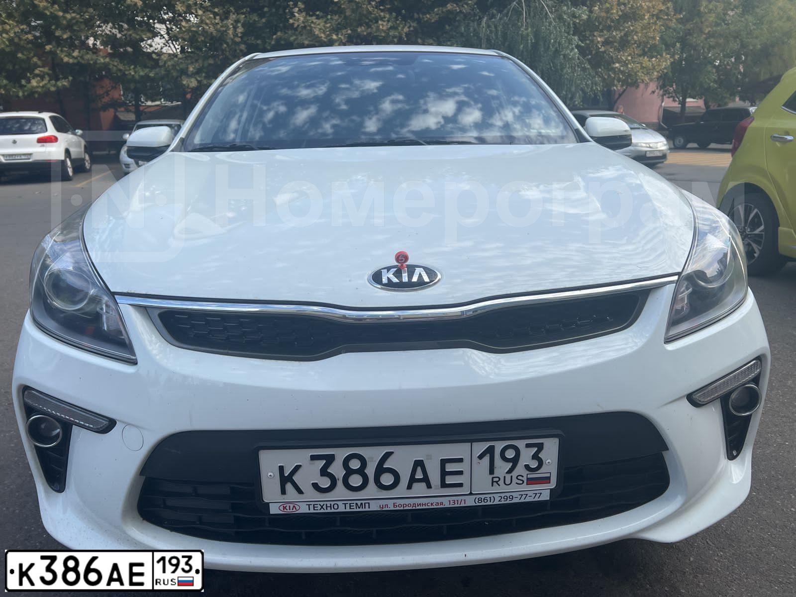 Фото автомобиля KIA RIO, 2020 — госномер К386АЕ193. Цвет: Белый
