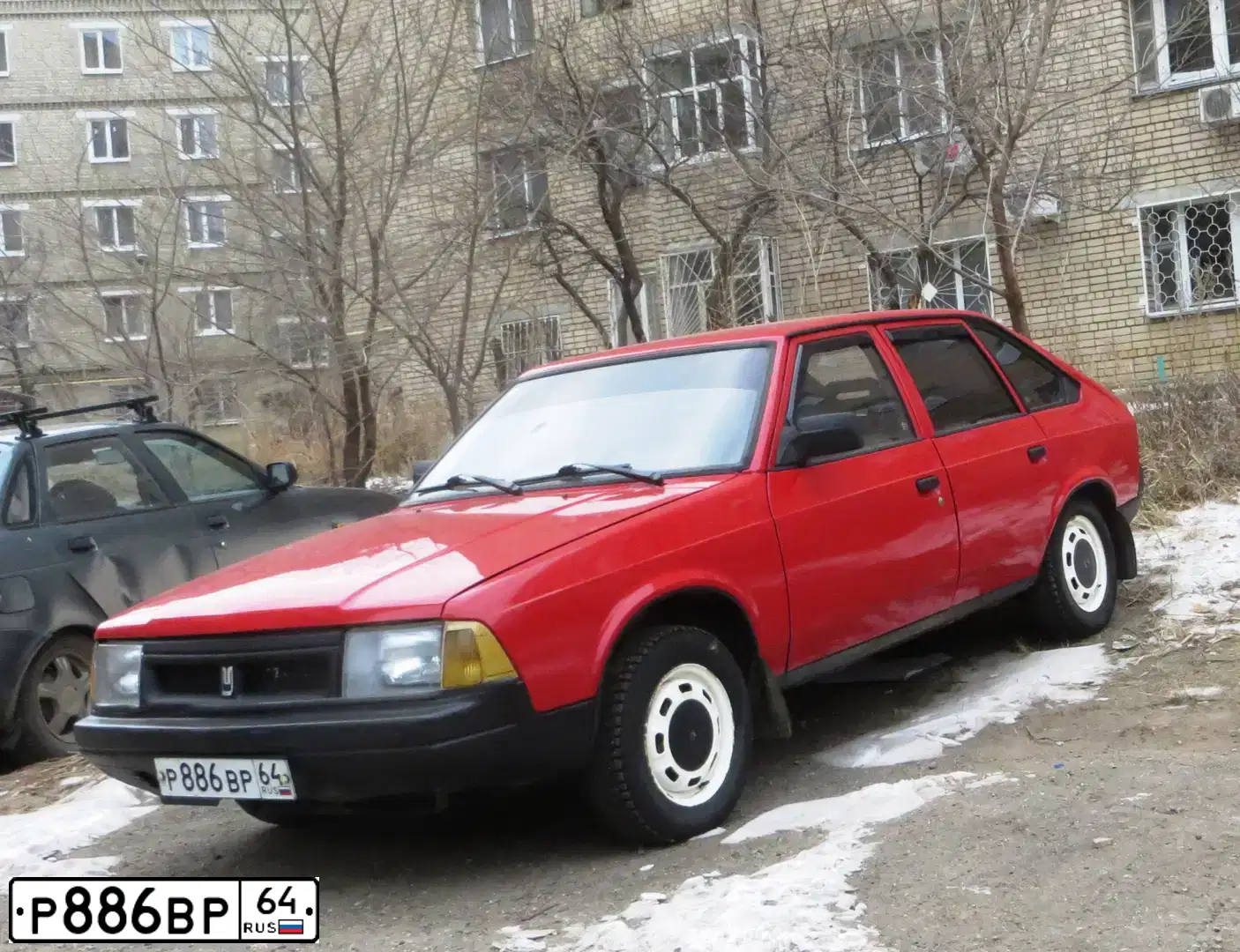 Фото автомобиля AZLK MOSKWITSCH 2141, 1991 — госномер Р886ВР64. Цвет: КРАСНЫЙ