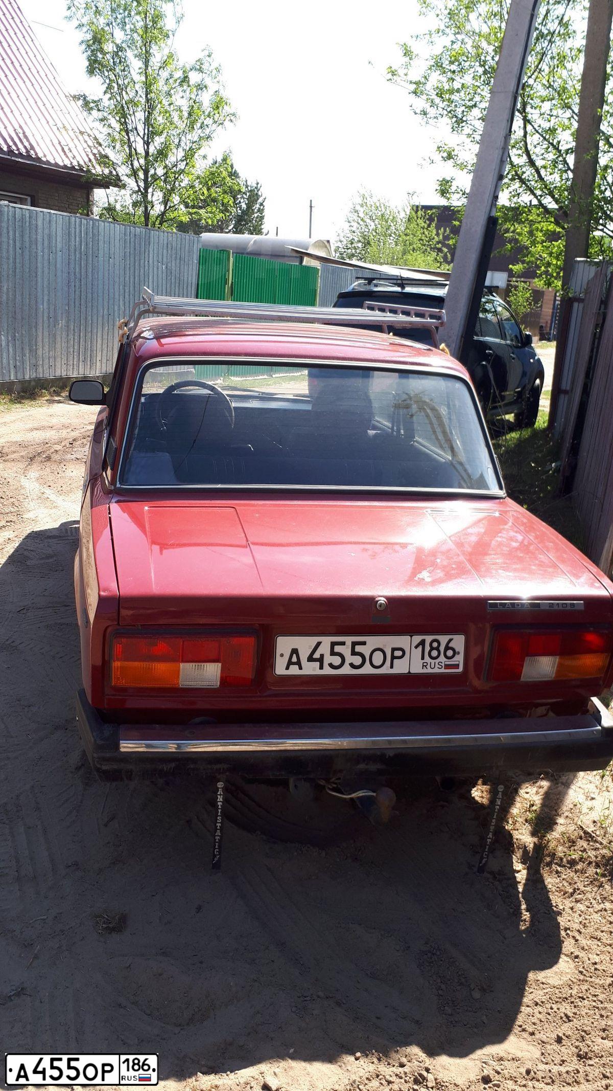 Фото автомобиля LADA 2105 LADA, 1991 — госномер А455ОР186. Цвет: ВИШНЕВЫЙ