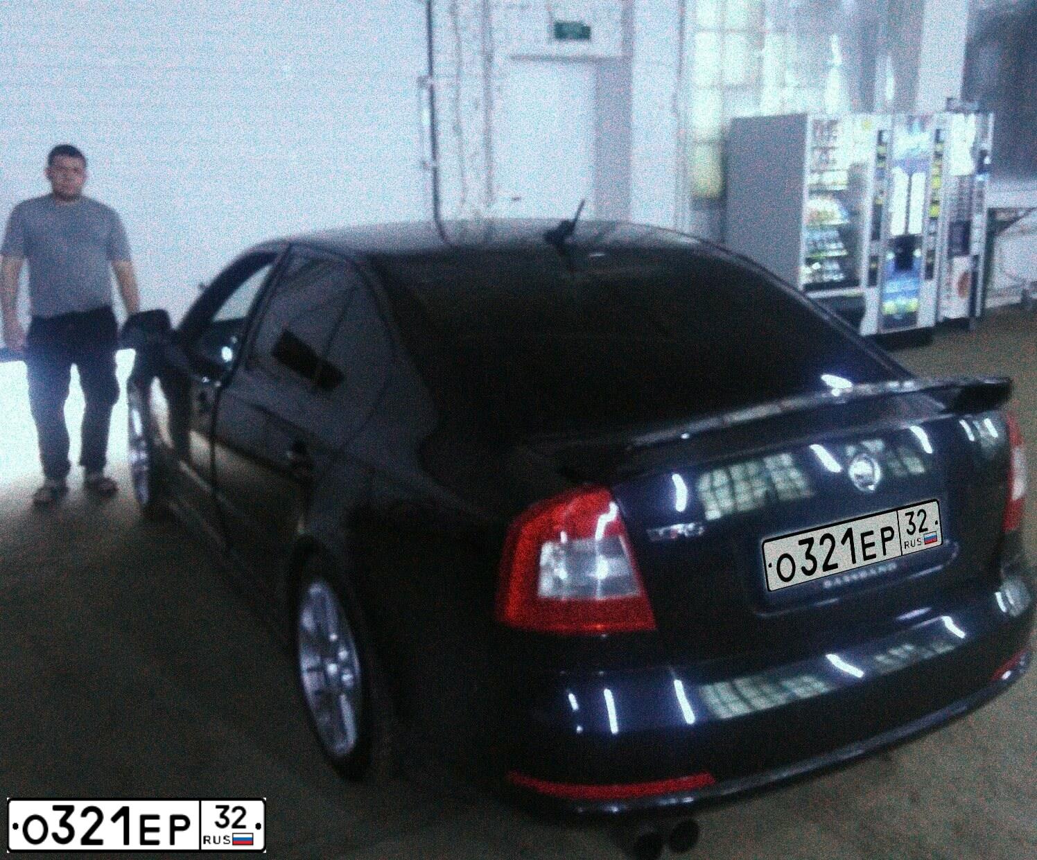 Фото автомобиля SKODA OCTAVIA, 2012 — госномер М700СР32. Цвет: ЧЕРНЫЙ