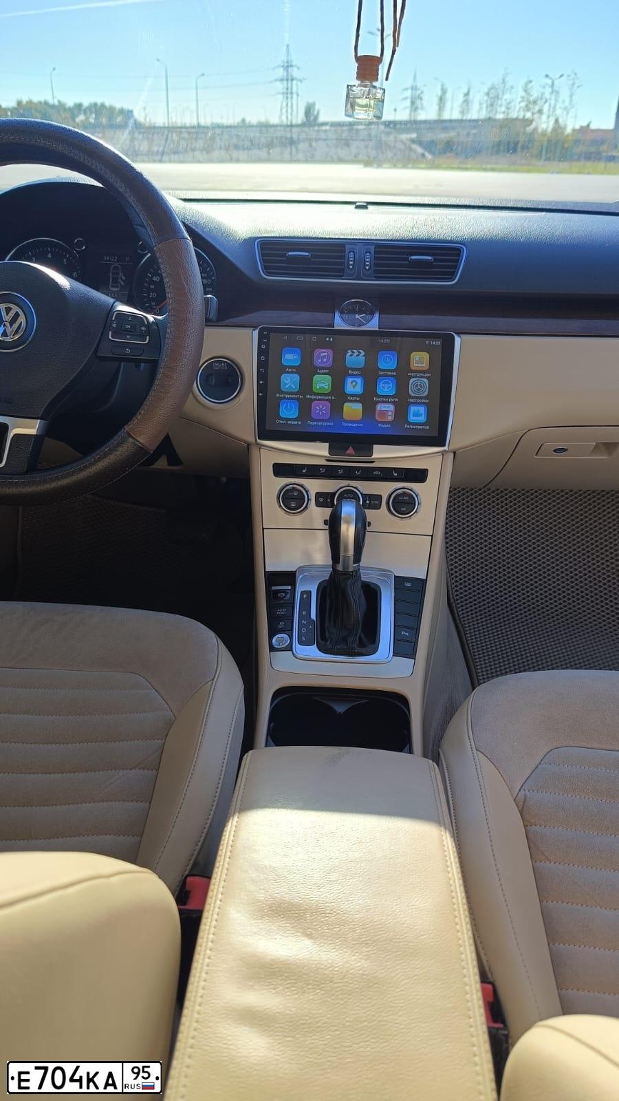 Фото автомобиля VOLKSWAGEN PASSAT, 2013 — госномер Р322ВЕ180. Цвет: БЕЖЕВО-СЕРЫЙ