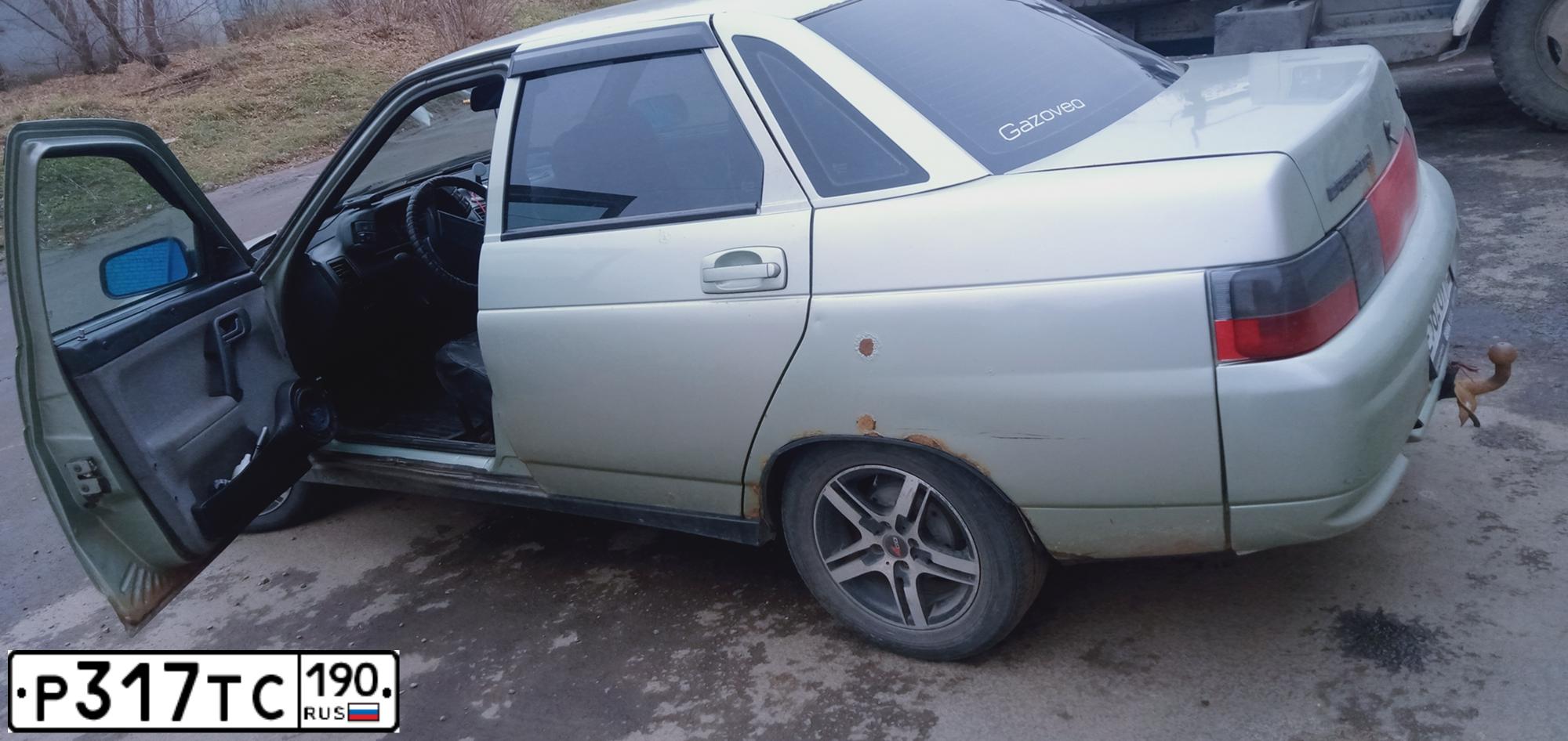Фото автомобиля LADA 2110, 2006 — госномер М130ЕР21. Цвет: БЕЛО-ЗЕЛЕНЫЙ