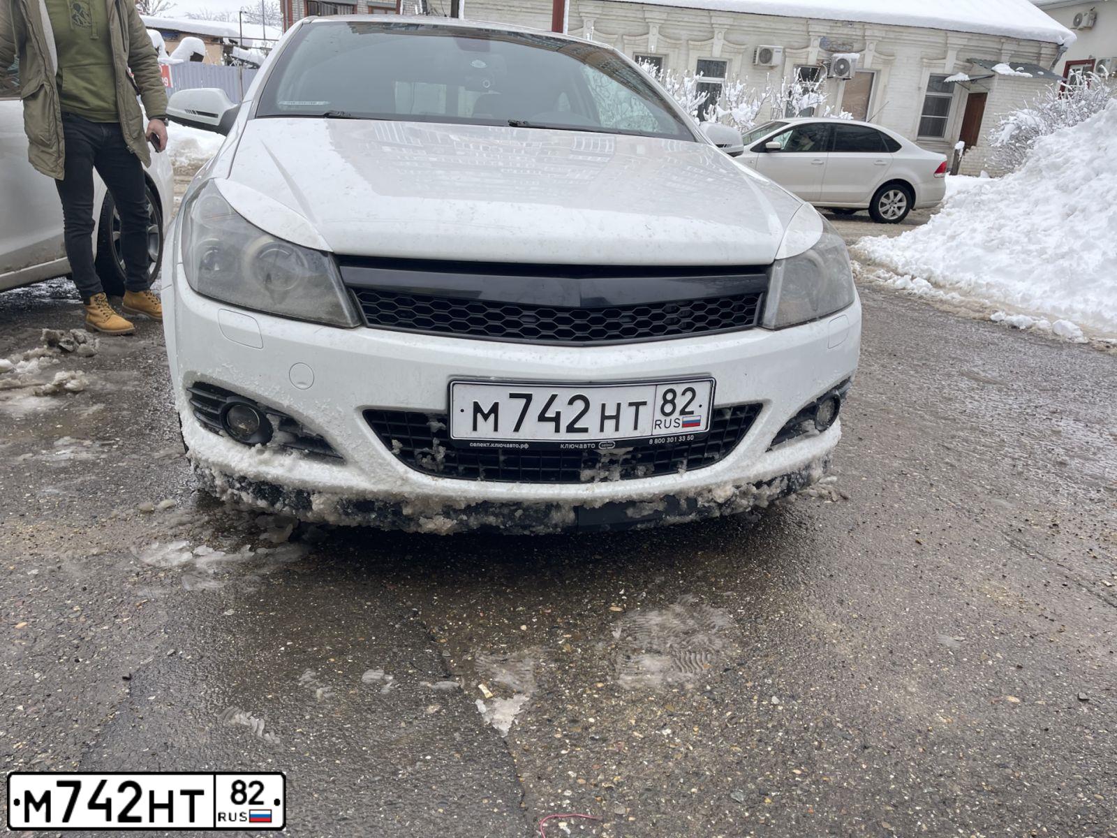 Фото автомобиля OPEL ASTRA, 2008 — госномер О006УЕ93. Цвет: Белый
