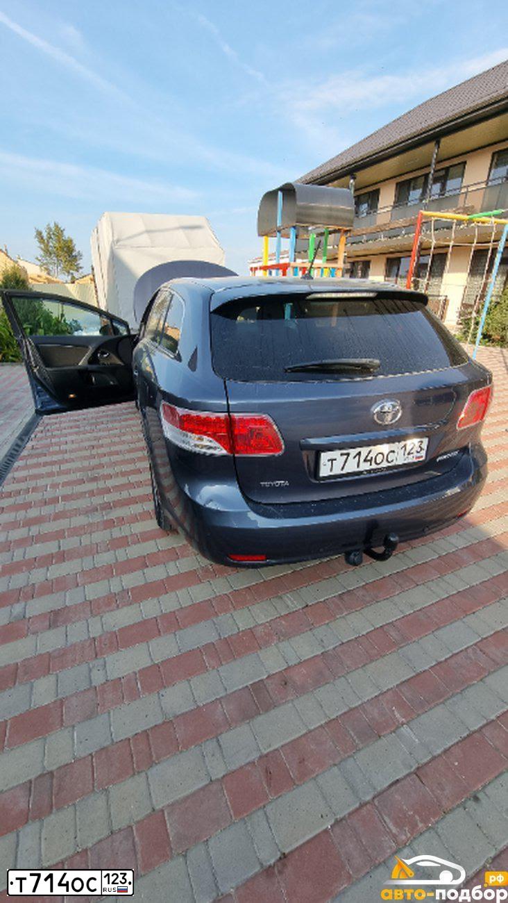 Фото автомобиля TOYOTA AVENSIS, 2010 — госномер Е998КТ790. Цвет: СЕРЫЙ