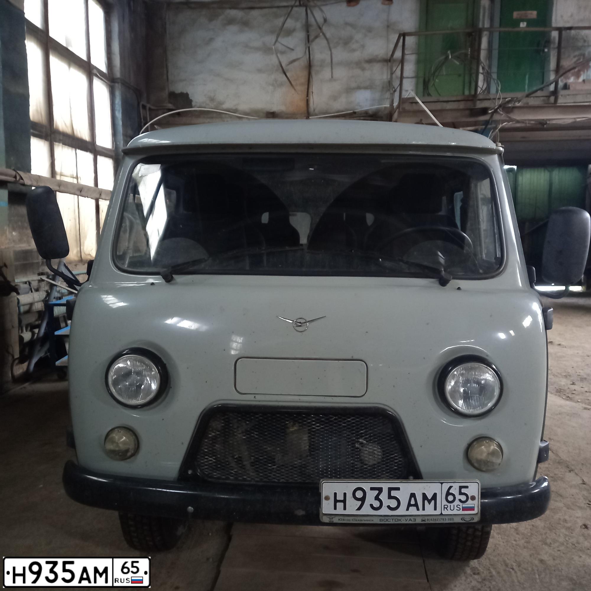 Фото автомобиля UAZ 2206, 2019 — госномер Н935АМ65. Цвет: Светло серый неметаллик