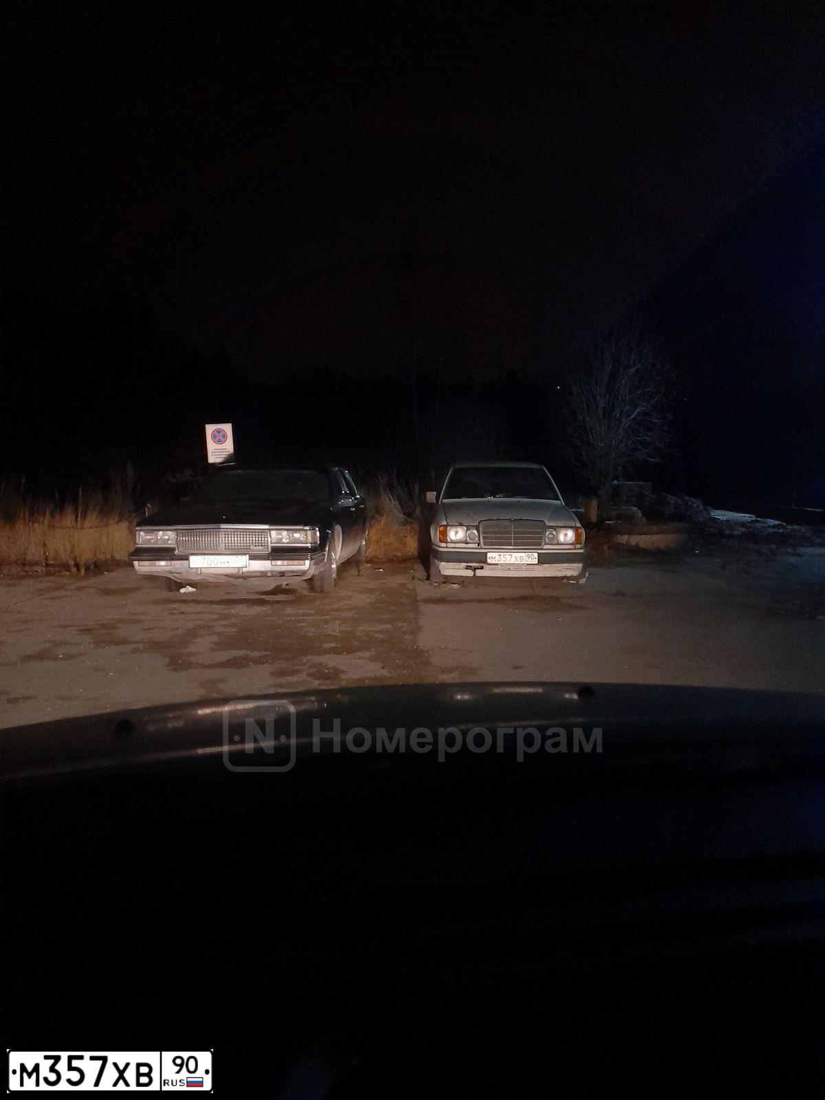 Фото автомобиля MERCEDES E-KLASSE, 1988 — госномер М357ХВ90. Цвет: БЕЛЫЙ