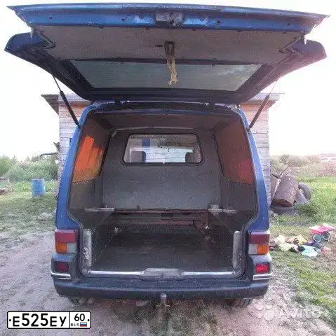 Фото автомобиля VOLKSWAGEN TRANSPORTER, 1998 — госномер Н539СВ198. Цвет: синий