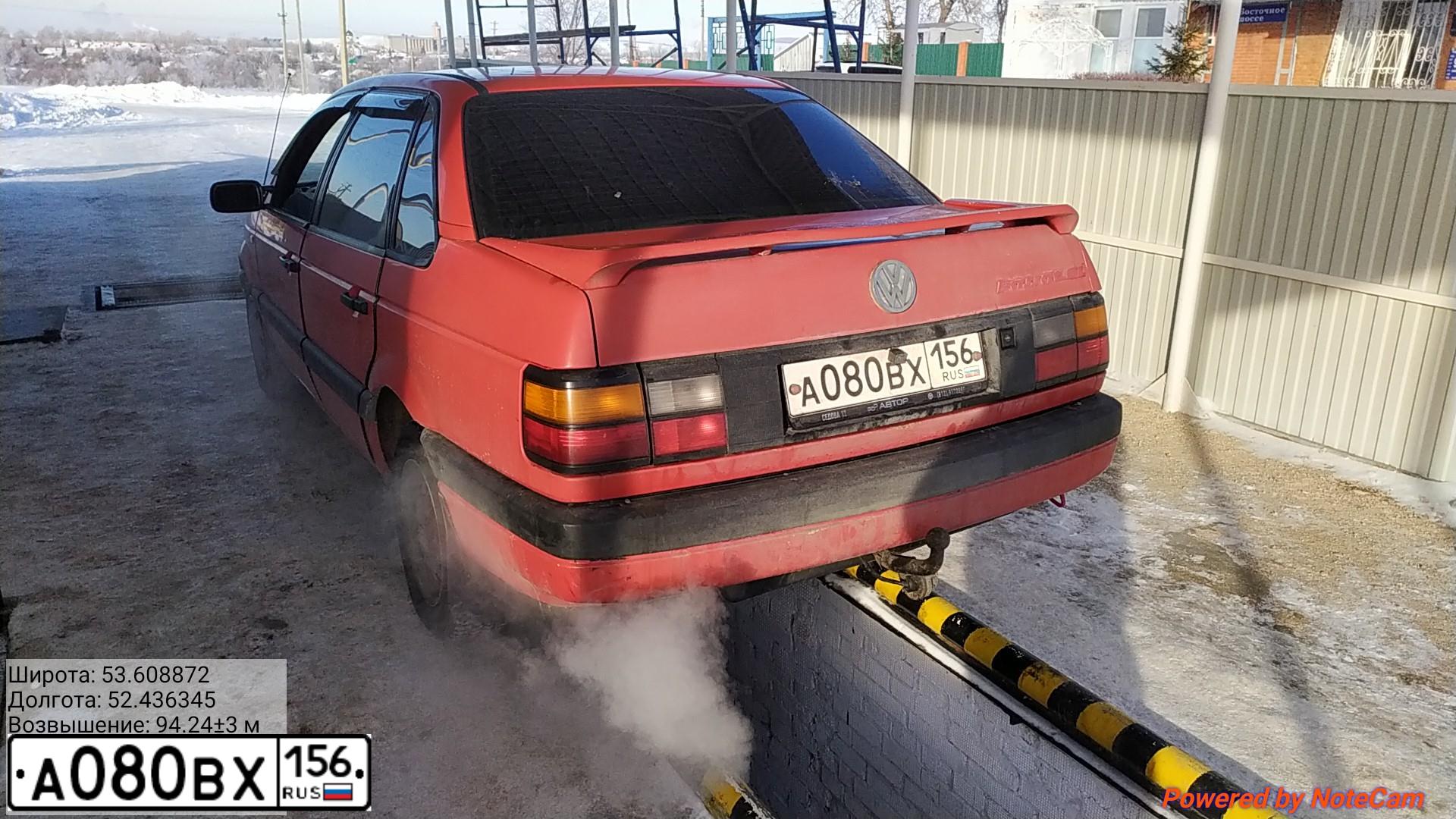 Фото автомобиля VOLKSWAGEN PASSAT, 1988 — госномер А080ВХ156. Цвет: Красный