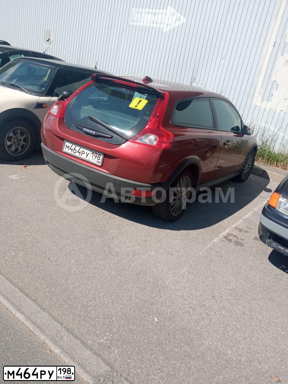 Фото автомобиля VOLVO C30, 2007 — госномер М464РУ198. Цвет: Красный