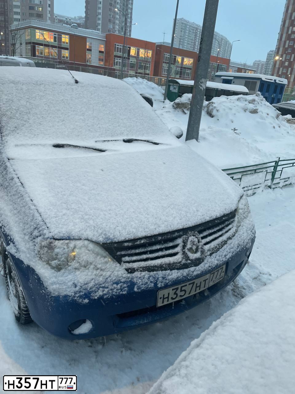 Фото автомобиля RENAULT LOGAN, 2007 — госномер Н357НТ777. Цвет: СИНИЙ