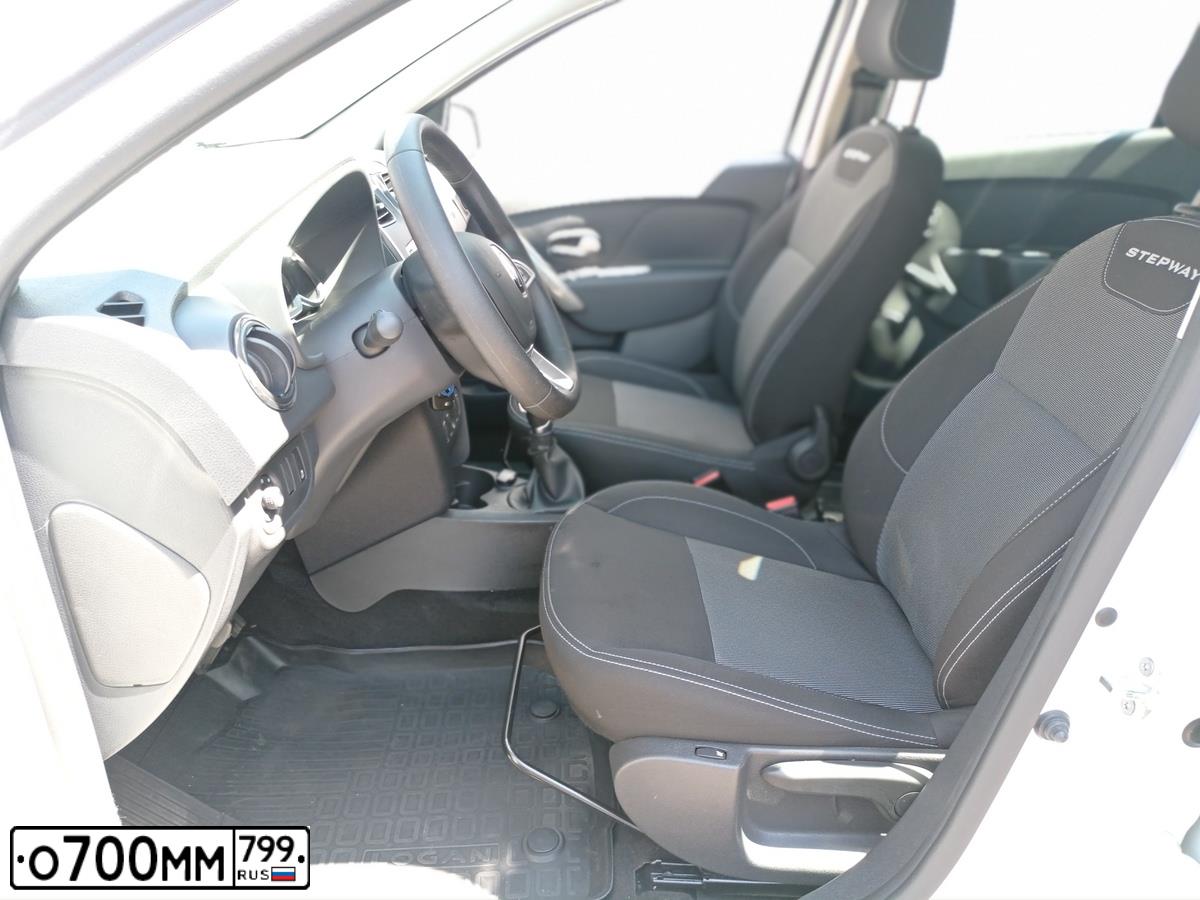 Фото автомобиля RENAULT LOGAN, 2022 — госномер В732ТУ790. Цвет: Белый