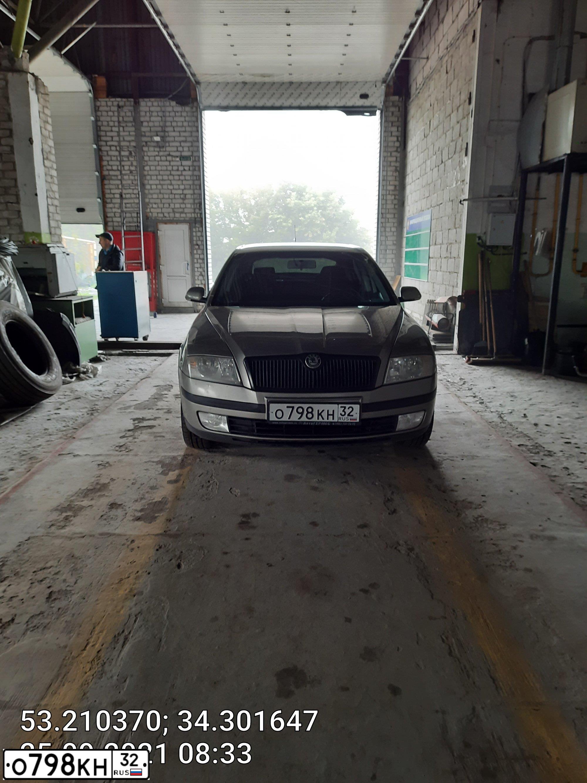 Фото автомобиля SKODA OCTAVIA, 2008 — госномер С816СУ57. Цвет: Серый