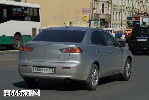 Фото автомобиля TOYOTA RAV4, 2018 — госномер В381АН147. Цвет: ЧЕРНЫЙ МЕТАЛЛИК