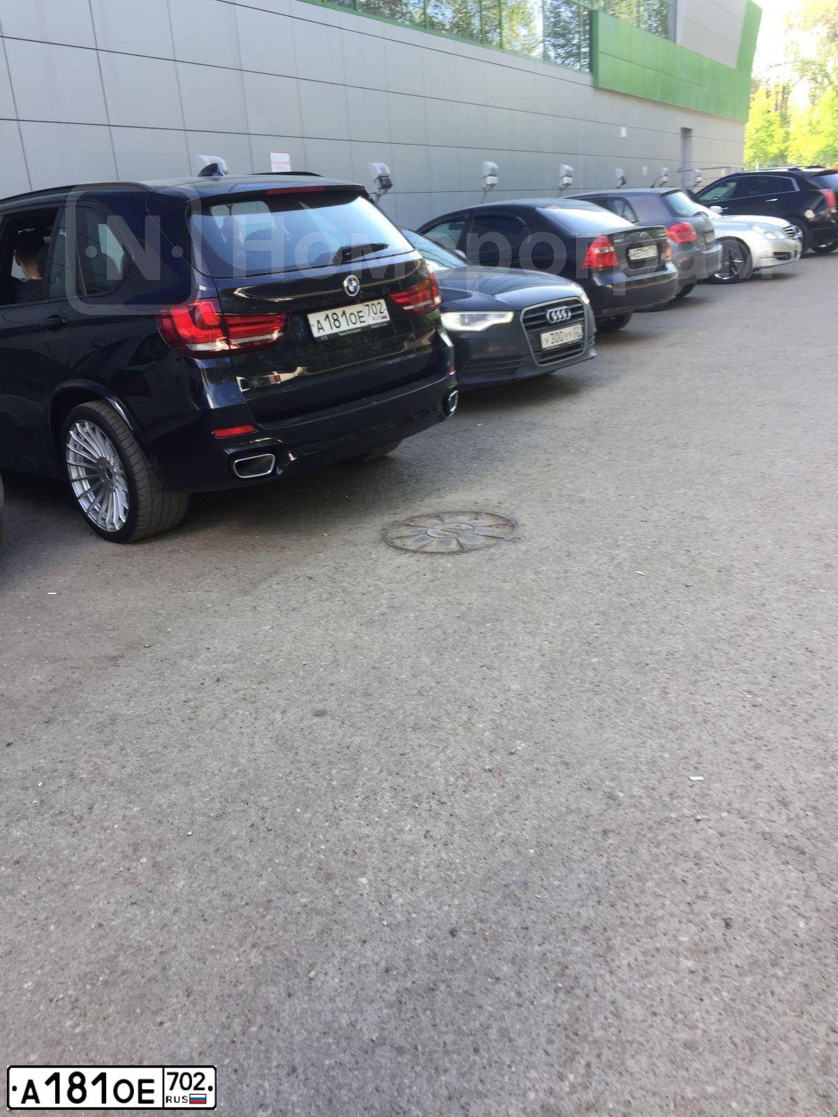 Фото автомобиля BMW X5, 2016 — госномер А181ОЕ702. Цвет: ЧЕРНЫЙ