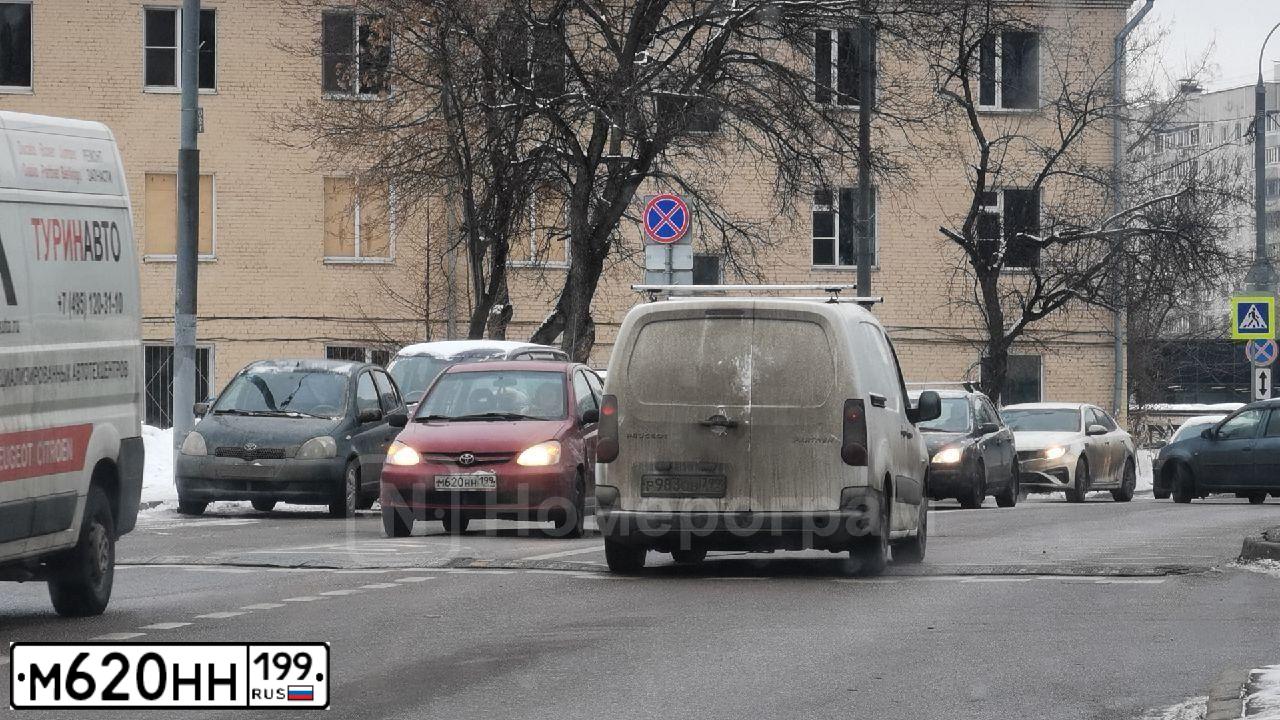 Фото автомобиля TOYOTA ECHO, 2003 — госномер М343ВР323. Цвет: ВИШНЕВЫЙ