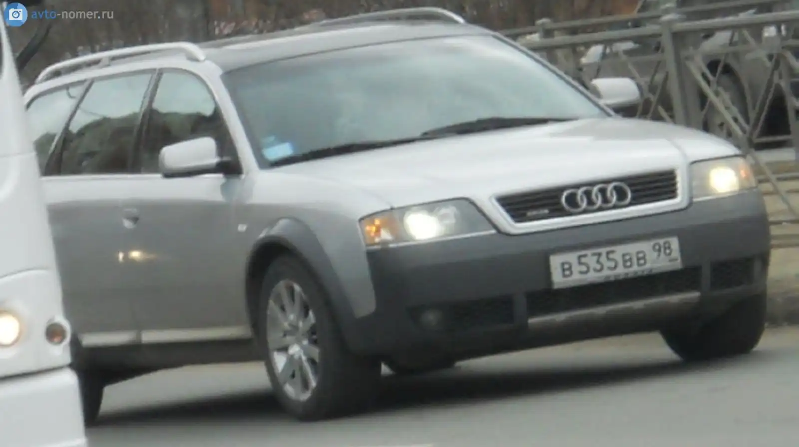 Фото автомобиля AUDI A6, 2001 — госномер В535ВВ98. Цвет: СЕРЕБРИСТЫЙ