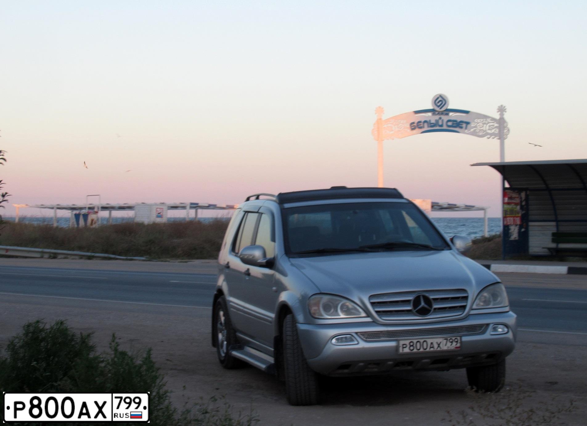 Фото автомобиля MERCEDES M-KLASSE, 1999 — госномер С079АК97. Цвет: БЕЛЫЙ (СЕРЕБРИСТЫЙ)