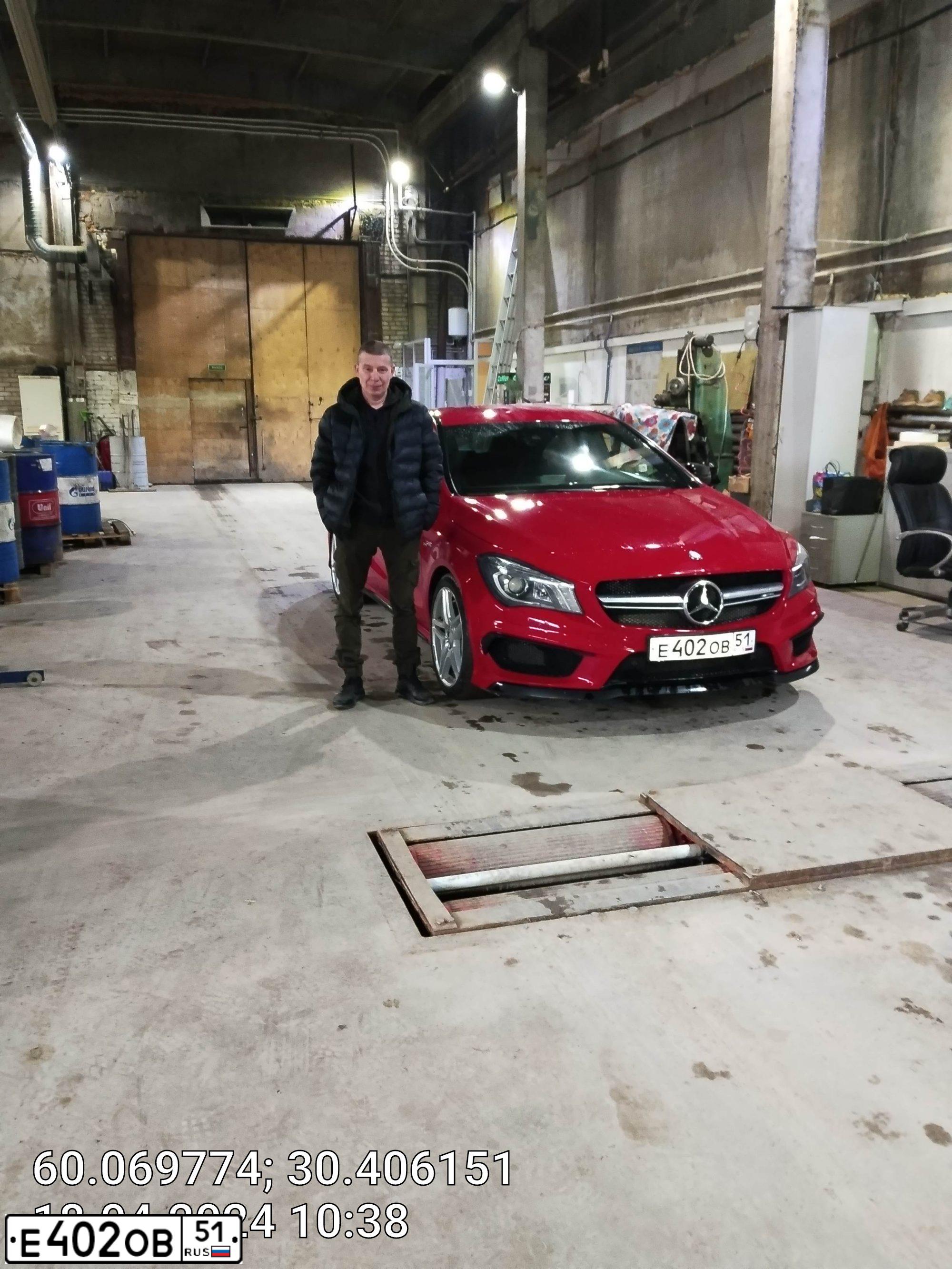 Фото автомобиля MERCEDES CLA-KLASSE, 2014 — госномер С989ОЕ198. Цвет: Красный