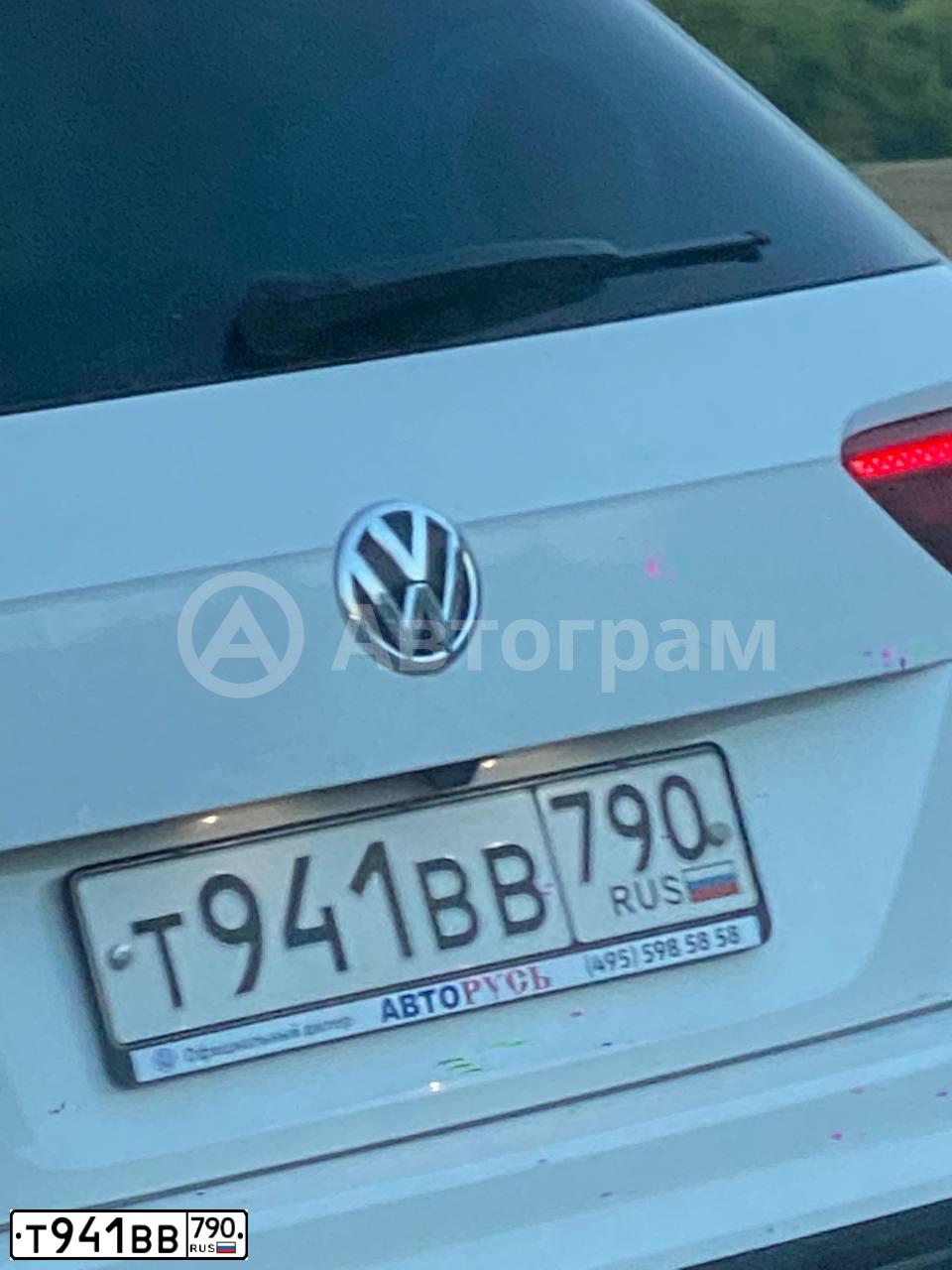 Фото автомобиля VOLKSWAGEN TIGUAN, 2020 — госномер Т941ВВ790. Цвет: Белый