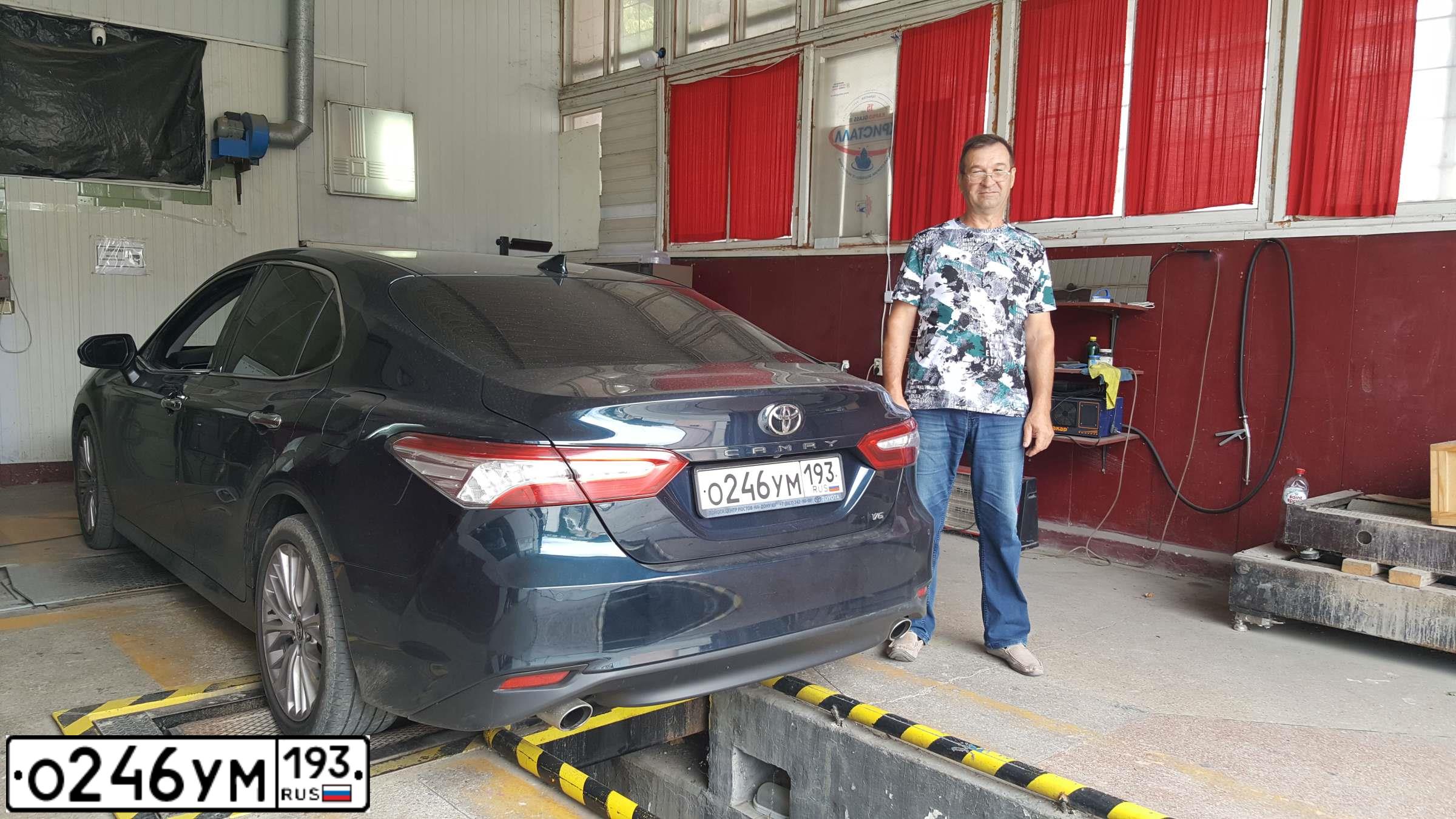 Фото автомобиля TOYOTA CAMRY, 2018 — госномер М886ХВ82. Цвет: ТЕМНО-СИНИЙ МЕТАЛЛИК