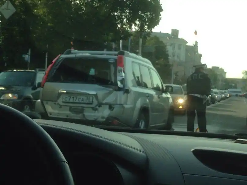 Фото автомобиля NISSAN X-TRAIL, 2008 — госномер С717СА36. Цвет: Серебристый