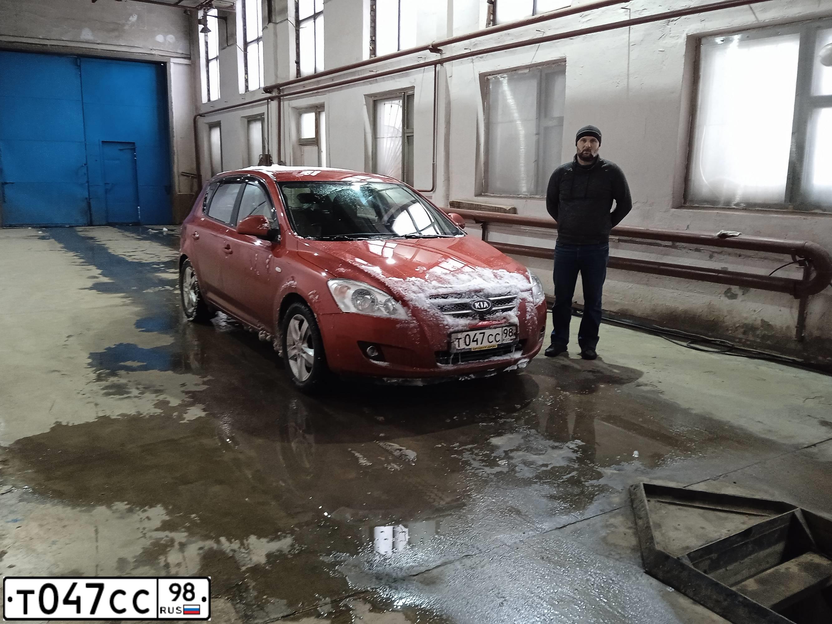 Фото автомобиля KIA CEE'D, 2009 — госномер Т047СС98. Цвет: КРАСНЫЙ