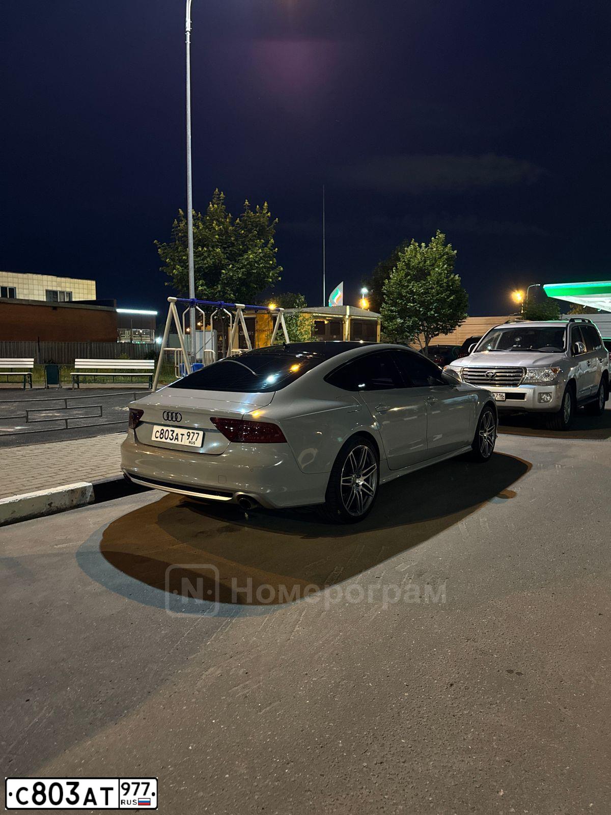 Фото автомобиля AUDI A7, 2013. Цвет: ЧЕРНО-СИНИЙ